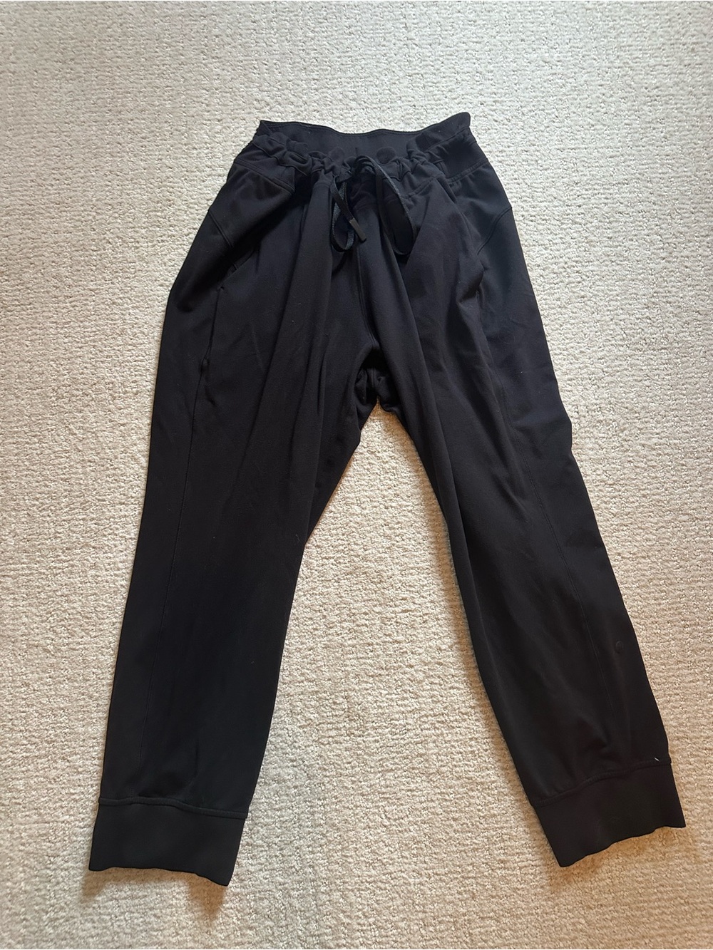 Lululemon  Black crop Drawstring Jogger Pants